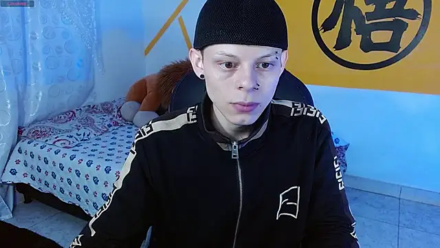 Snapshot of Matthew_Boy_ chatting on 12-17-24, 07:07 Matthew Boy online show from 12-17-24, 07:07