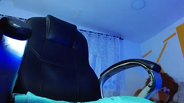 Snapshot of Matthew_Boy_ chatting on 12-19-24, 10:24 Matthew Boy online show from 12-19-24, 10:24