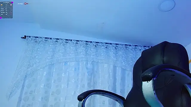 Snapshot of Matthew_Boy_ chatting on 12-21-24, 08:18 Matthew Boy online show from 12-21-24, 08:18