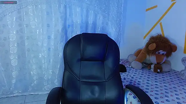 Snapshot of Matthew_Boy_ chatting on 12-30-24, 04:42 Matthew Boy online show from 12-30-24, 04:42