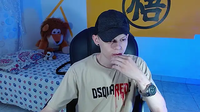 Snapshot of Matthew_Boy_ chatting on 01-07-25, 05:54 Matthew Boy online show from 01-07-25, 05:54