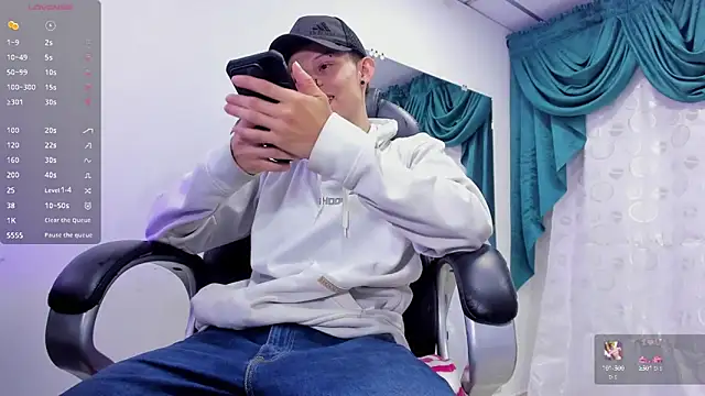 Snapshot of Matthew_Boy_ chatting on 01-17-25, 05:00 Matthew Boy online show from 01-17-25, 05:00