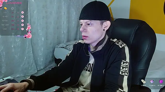 Snapshot of Matthew_Boy_ chatting on 01-20-25, 05:04 Matthew Boy online show from 01-20-25, 05:04