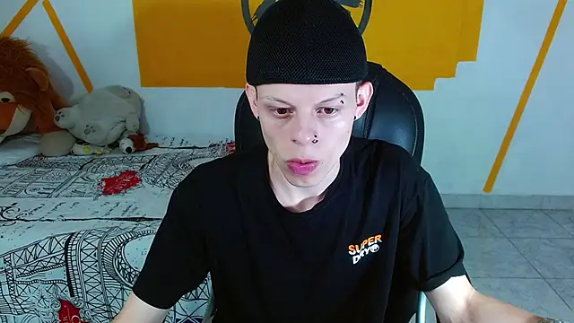 Snapshot of Matthew_Boy_ chatting on 01-21-25, 04:37 Matthew Boy online show from 01-21-25, 04:37