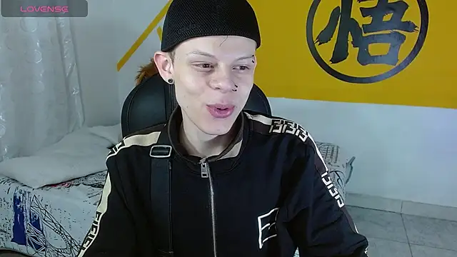 Snapshot of Matthew_Boy_ chatting on 01-22-25, 06:31 Matthew Boy online show from 01-22-25, 06:31