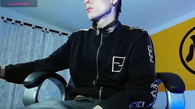 Snapshot of Matthew_Boy_ chatting on 02-11-25, 03:50 Matthew Boy online show from 02-11-25, 03:50