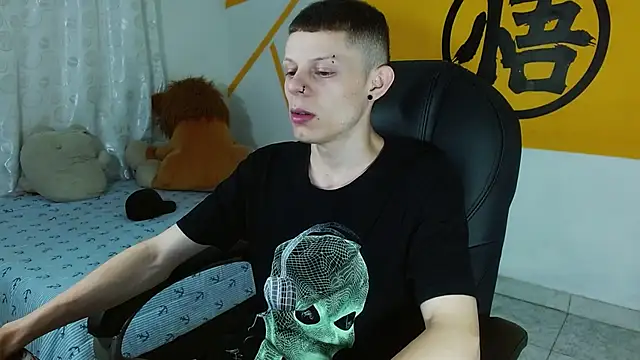 Snapshot of Matthew_Boy_ chatting on 02-12-25, 04:33 Matthew Boy online show from 02-12-25, 04:33