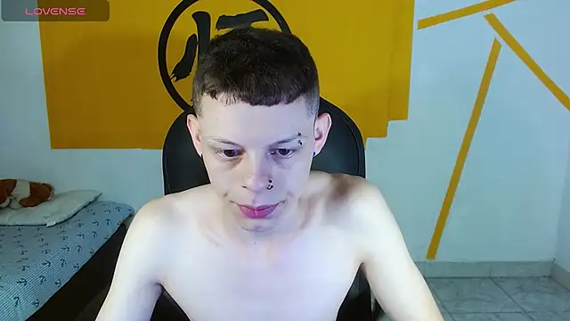 Snapshot of Matthew_Boy_ chatting on 02-14-25, 06:12 Matthew Boy online show from 02-14-25, 06:12