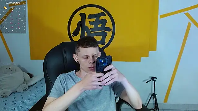 Snapshot of Matthew_Boy_ chatting on 02-15-25, 01:49 Matthew Boy online show from 02-15-25, 01:49