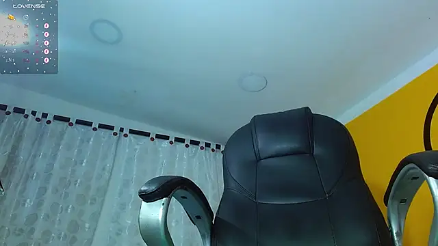 Snapshot of Matthew_Boy_ chatting on 02-15-25, 08:01 Matthew Boy online show from 02-15-25, 08:01