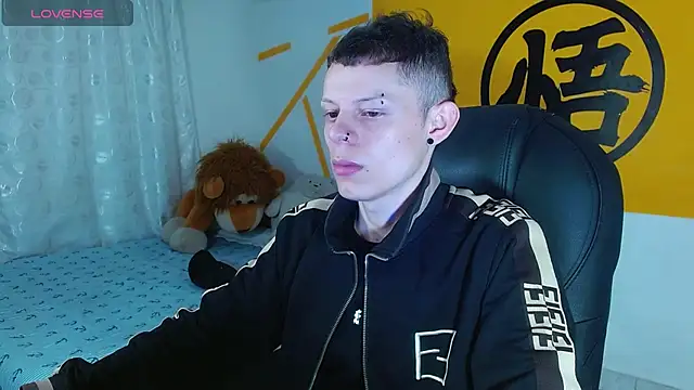 Snapshot of Matthew_Boy_ chatting on 02-17-25, 01:32 Matthew Boy online show from 02-17-25, 01:32