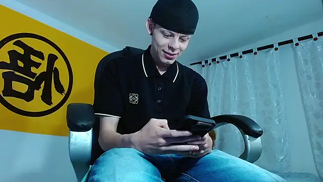 Snapshot of Matthew_Boy_ chatting on 02-22-25, 01:13 Matthew Boy online show from 02-22-25, 01:13