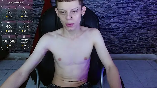 Snapshot of Matthew_Boy_ chatting on 03-08-25, 08:14 Matthew Boy online show from 03-08-25, 08:14