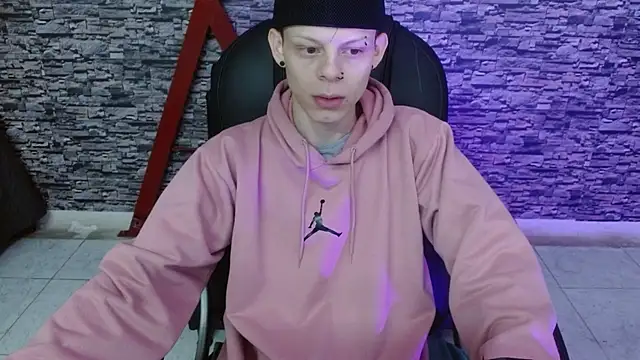 Snapshot of Matthew_Boy_ chatting on 03-09-25, 12:31 Matthew Boy online show from 03-09-25, 12:31