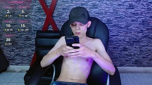 Snapshot of Matthew_Boy_ chatting on 03-10-25, 08:56 Matthew Boy online show from 03-10-25, 08:56