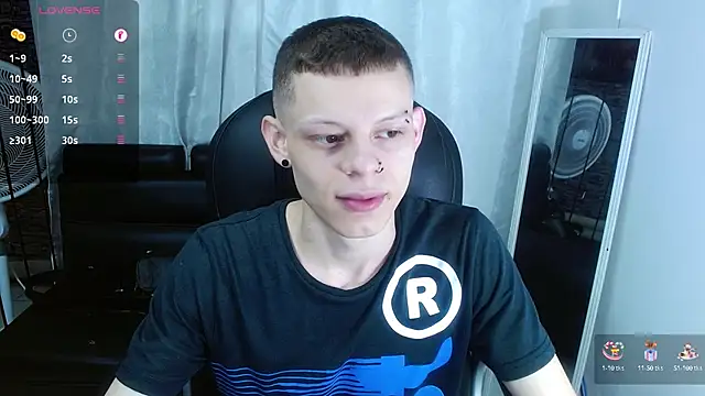 Snapshot of Matthew_Boy_ chatting on 03-14-25, 10:27 Matthew Boy online show from 03-14-25, 10:27