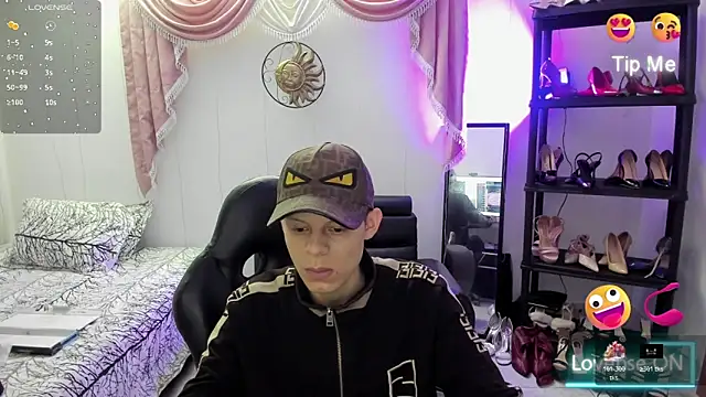 Snapshot of Matthew_Boy_ chatting on 11-19-25, 04:45 Matthew Boy online show from 11-19-25, 04:45