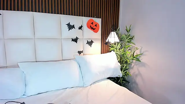 CailynBrowm online show from 10-28-25, 04:27