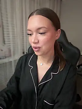 Snapshot of bunnyrich chatting on 10-24-25, 10:17 bunnyrich online show from 10-24-25, 10:17