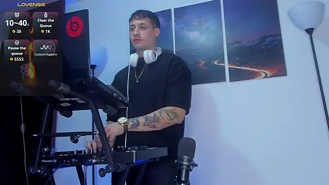 matt saill online show from 11-18-25, 01:22