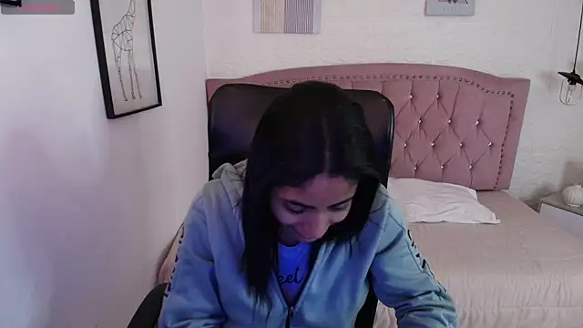 shaneelle online show from 11-19-25, 03:28