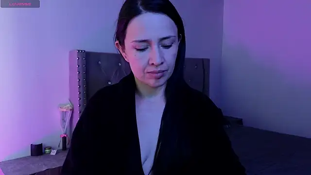 cristal hilton 10 online show from 11-28-25, 07:11