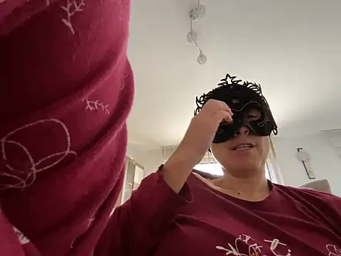 Snapshot of Marilou1983 chatting on 11-19-25, 12:49 Marilou1983 online show from 11-19-25, 12:49