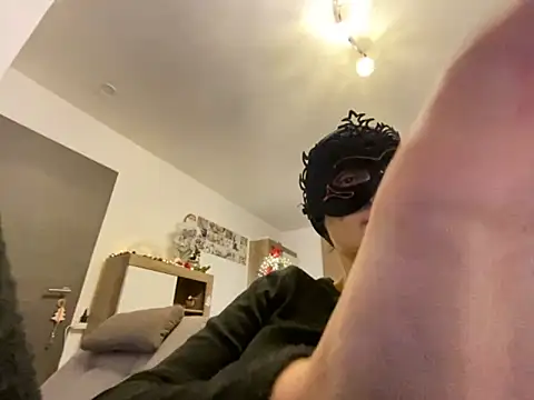 Snapshot of Marilou1983 chatting on 12-02-25, 09:32 Marilou1983 online show from 12-02-25, 09:32