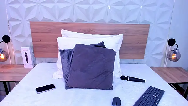 Stacey white  online show from 11-29-25, 06:44