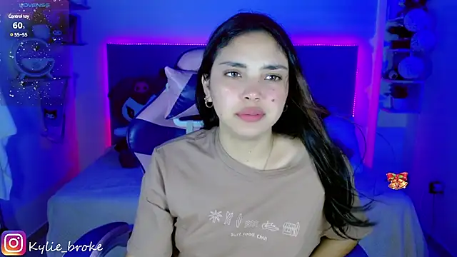 Snapshot of Kylie_brokee chatting on 01-05-25, 12:20 Kylie brokee online show from 01-05-25, 12:20