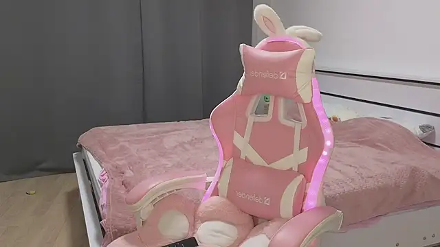 Snapshot of VikiSea chatting on 09-10-25, 08:31 VikiSea online show from 09-10-25, 08:31