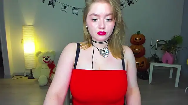 AidaPerry online show from 10-31-25, 05:14