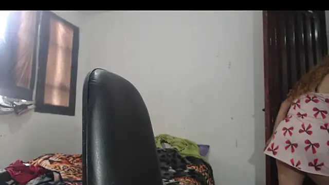 BustyAmanda online show from 04-15-26, 01:29