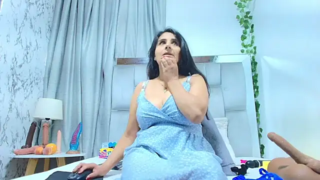 Snapshot of _Marcela__ chatting on 10-23-25, 12:26 Marcela online show from 10-23-25, 12:26