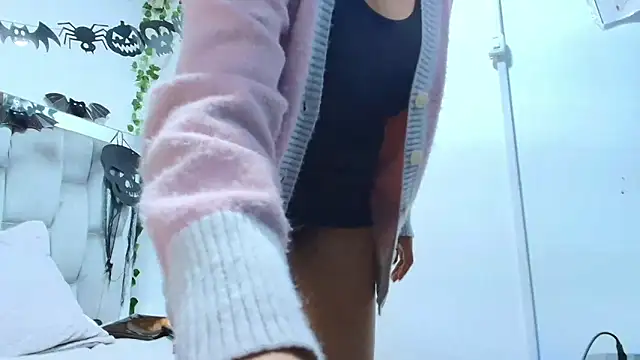 Snapshot of _Marcela__ chatting on 10-29-25, 12:51 Marcela online show from 10-29-25, 12:51