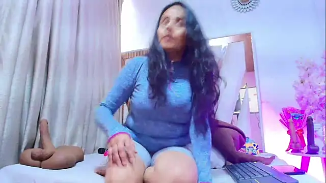 Snapshot of _Marcela__ chatting on 11-19-25, 12:27 Marcela online show from 11-19-25, 12:27