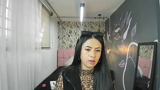 CharlotteeGray  online show from 02-06-25, 07:40