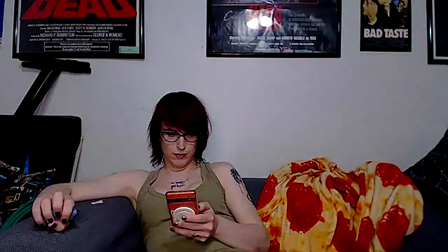 Snapshot of RyffBurnz chatting on 04-28-26, 11:32 RyffBurnz online show from 04-28-26, 11:32