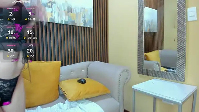 Nahiajhonson  online show from 01-18-25, 04:21