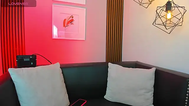 Nahiajhonson  online show from 03-28-26, 12:27