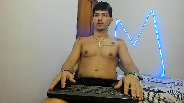 Snapshot of MasterSEX420 chatting on 11-08-25, 11:54 MasterSEX420 online show from 11-08-25, 11:54