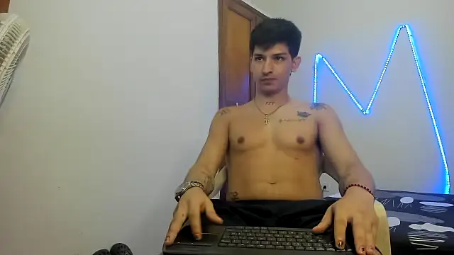 Snapshot of MasterSEX420 chatting on 11-17-25, 02:12 MasterSEX420 online show from 11-17-25, 02:12