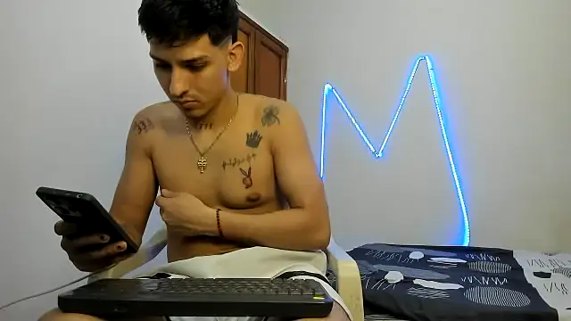 Snapshot of MasterSEX420 chatting on 11-22-25, 08:52 MasterSEX420 online show from 11-22-25, 08:52