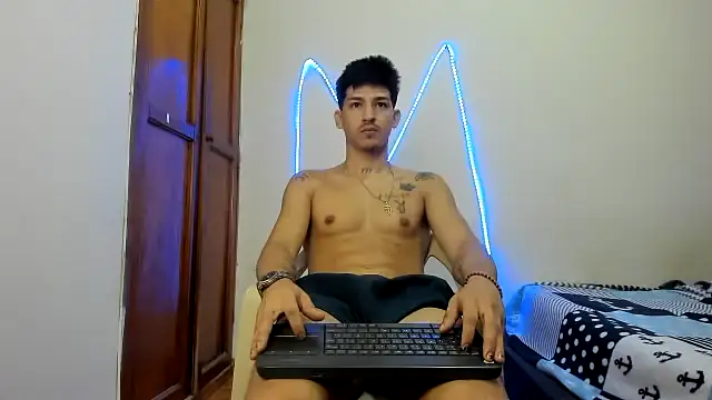 Snapshot of MasterSEX420 chatting on 11-29-25, 01:25 MasterSEX420 online show from 11-29-25, 01:25