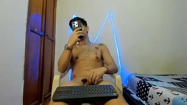 Snapshot of MasterSEX420 chatting on 11-30-25, 01:15 MasterSEX420 online show from 11-30-25, 01:15