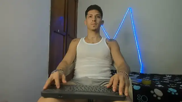 Snapshot of MasterSEX420 chatting on 02-01-26, 10:19 MasterSEX420 online show from 02-01-26, 10:19