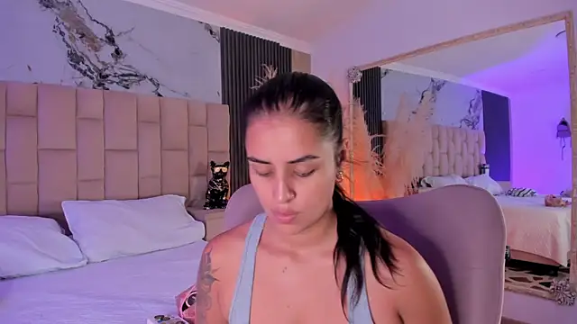 EmmaTorres  online show from 04-13-26, 08:47