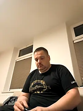 Snapshot of Ronny2510 chatting on 04-21-26, 07:39 Ronny2510 online show from 04-21-26, 07:39