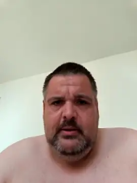 Snapshot of Ronny2510 chatting on 04-28-26, 02:11 Ronny2510 online show from 04-28-26, 02:11