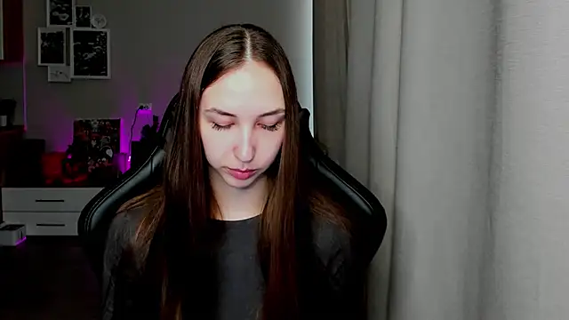 Snapshot of Sm0ly chatting on 04-28-26, 01:59 Sm0ly online show from 04-28-26, 01:59